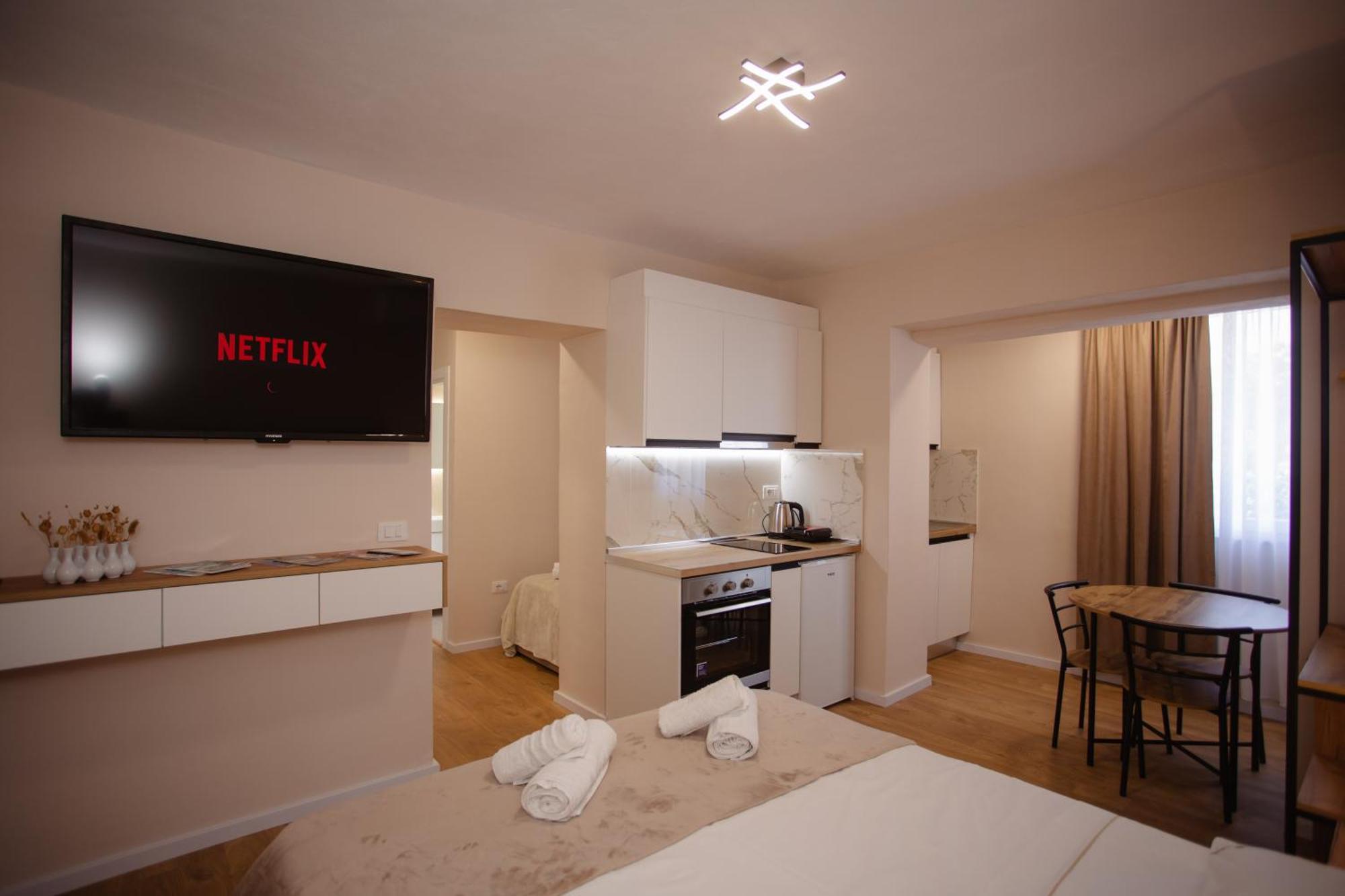 Center Apartment *