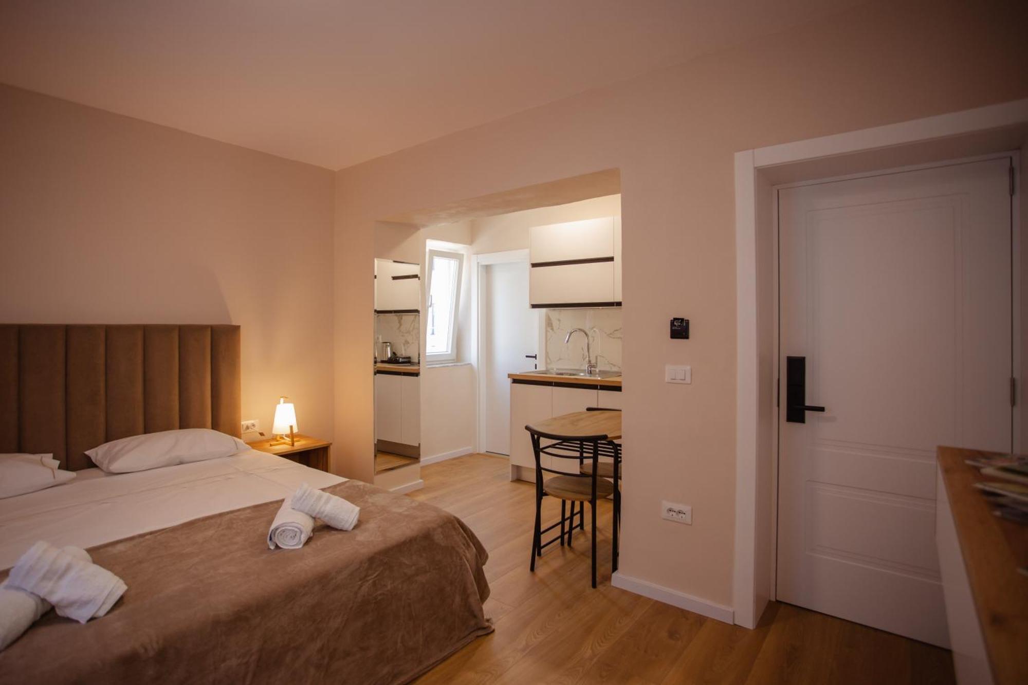 Center Apartment *